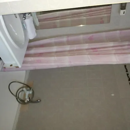 Alan Robert's Hotel 2*