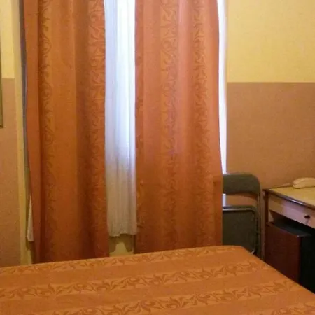 Alan Robert's 2* Канны