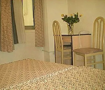 Alan Robert's 2* Канны