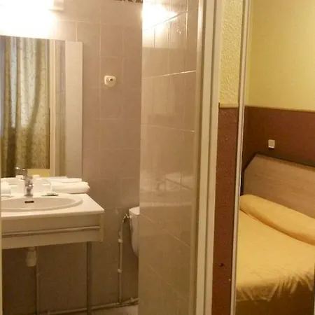 Alan Robert's 2* Канны