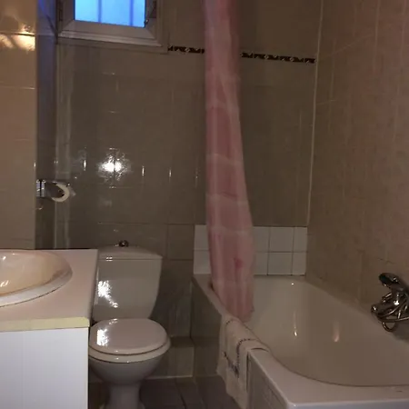 Отель Alan Robert's