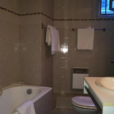 Отель Alan Robert's