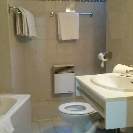 Alan Robert's Отель